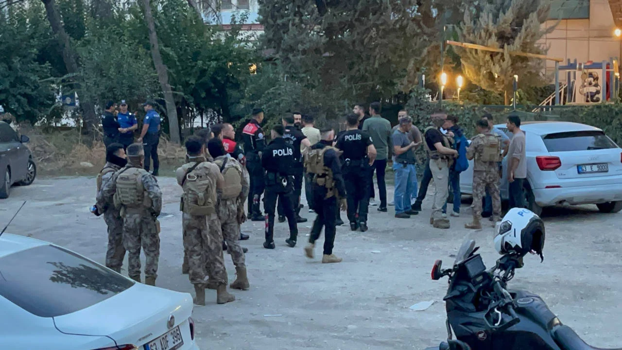 Şanlıurfa'da polis baskınında çatışma çıktı: Firari şüphelinin intihar ettiği iddia edildi