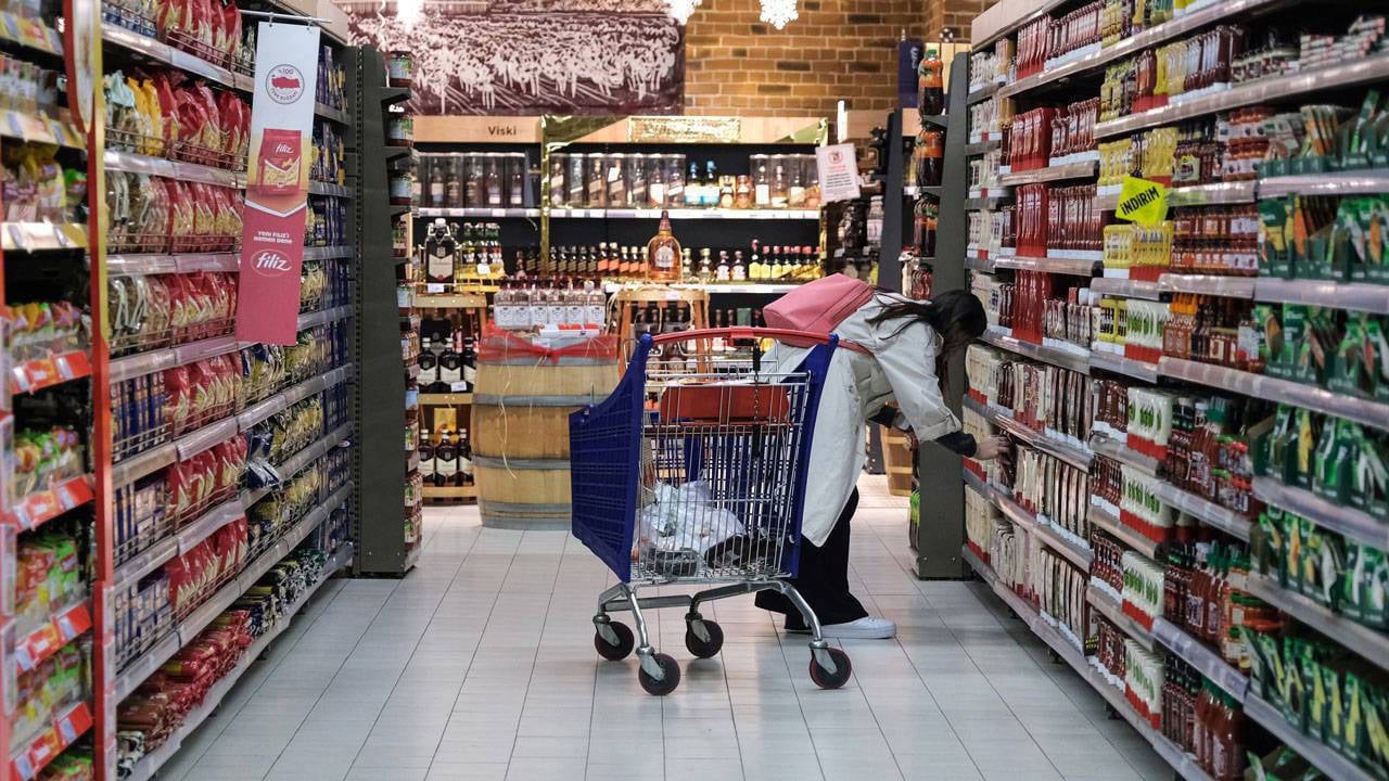 Tüketici güveninde tablo kötümser: Endeks bir kez daha kritik sınırın altında