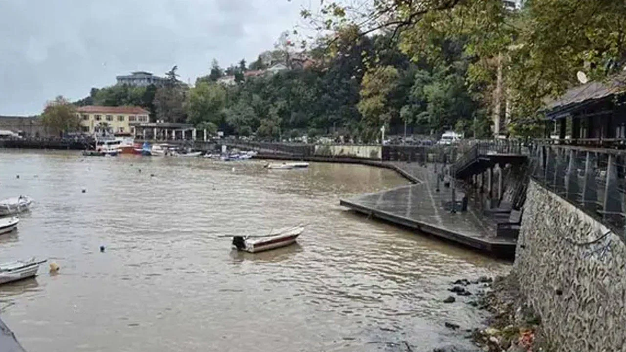 Zonguldak’ta 3 gün süren yağışın ardından deniz yüzeyinde renk değişimi