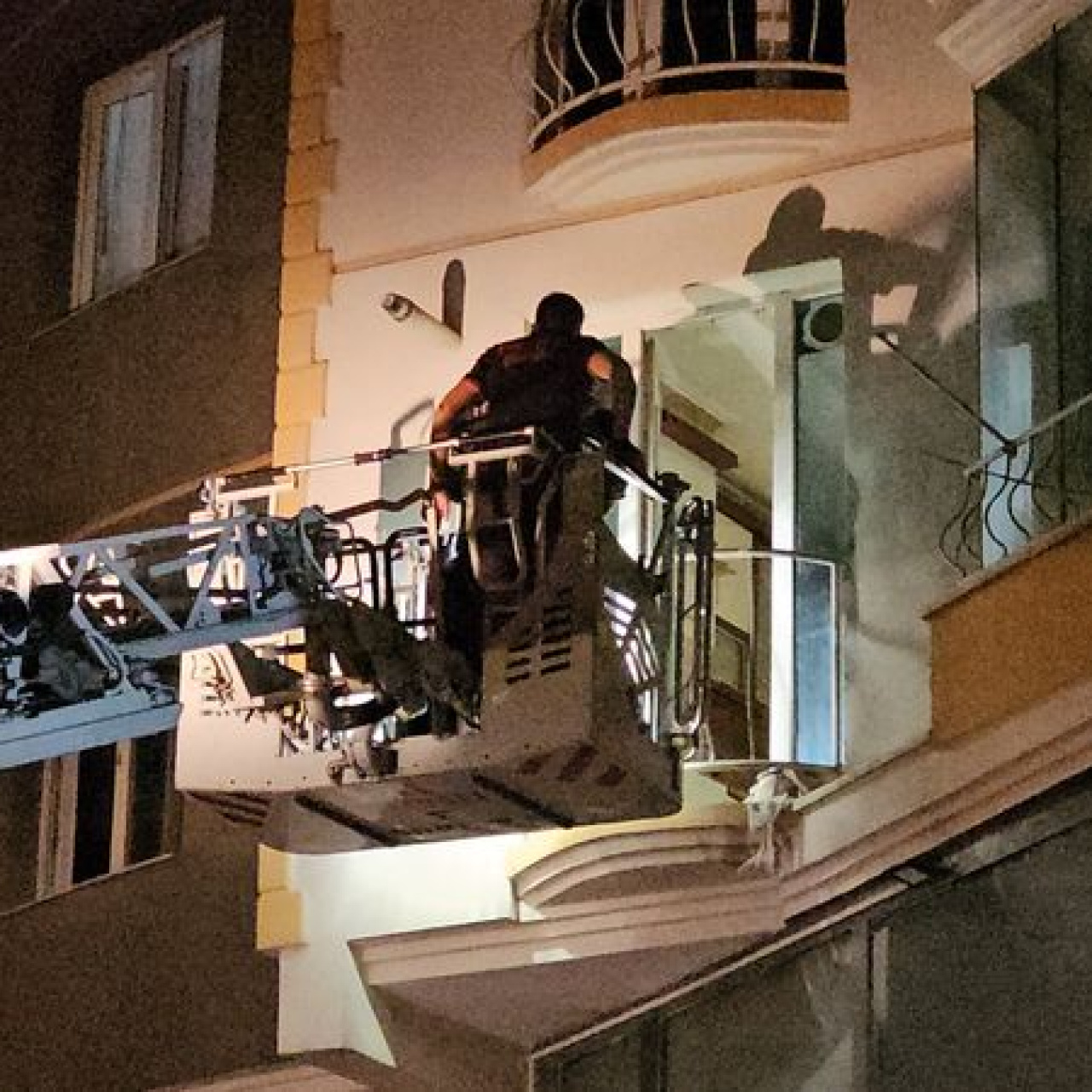 Kötü koku yayılan evde cansız beden bulundu
