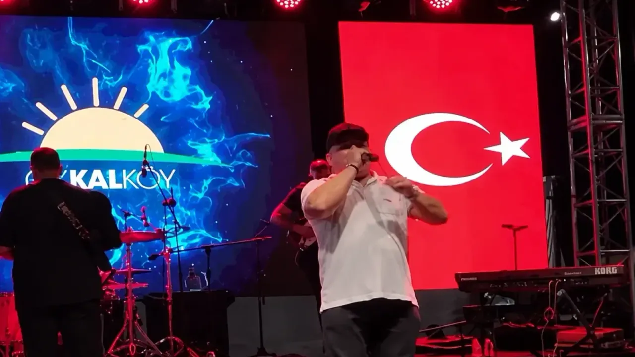 Pinhani Konserinde Sürpriz! Sahneye Çıktı, Herkesi Kendine Hayran Bıraktı