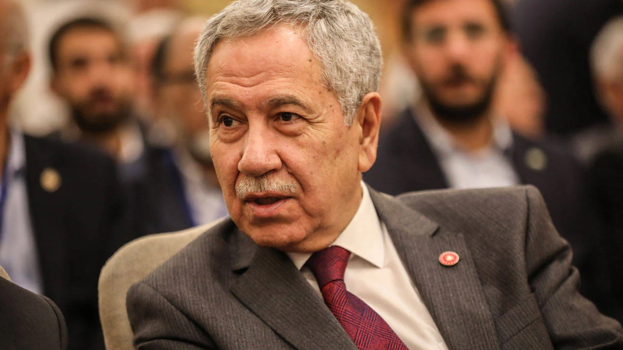 Saray'dan Bülent Arınç'a tepki