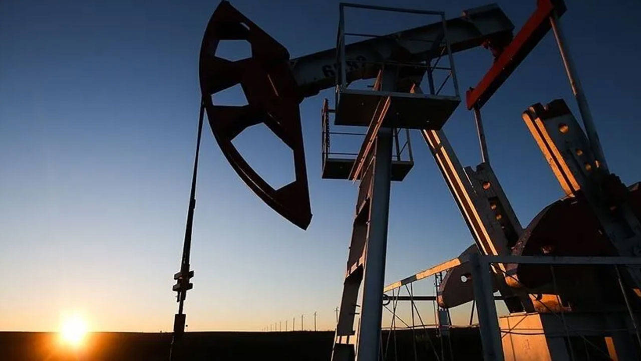 Yaptırım baskısı fiyatları etkiledi: Petrolde yatay seyir