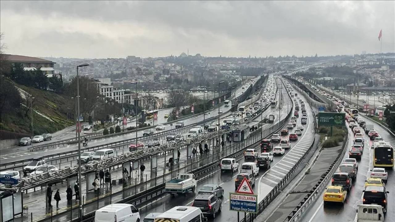 Gece 3’te başlıyor: İstanbul’da yarın bazı yollar trafiğe kapatılacak