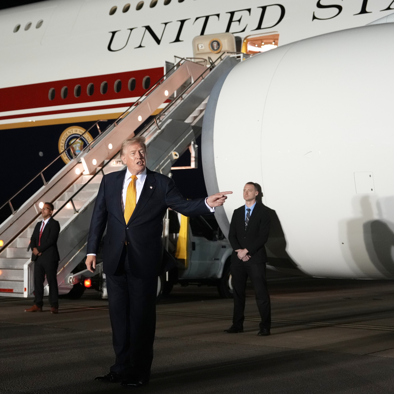 Trump Ankara dönüşü gizlice uçak değiştirdiğini doğruladı