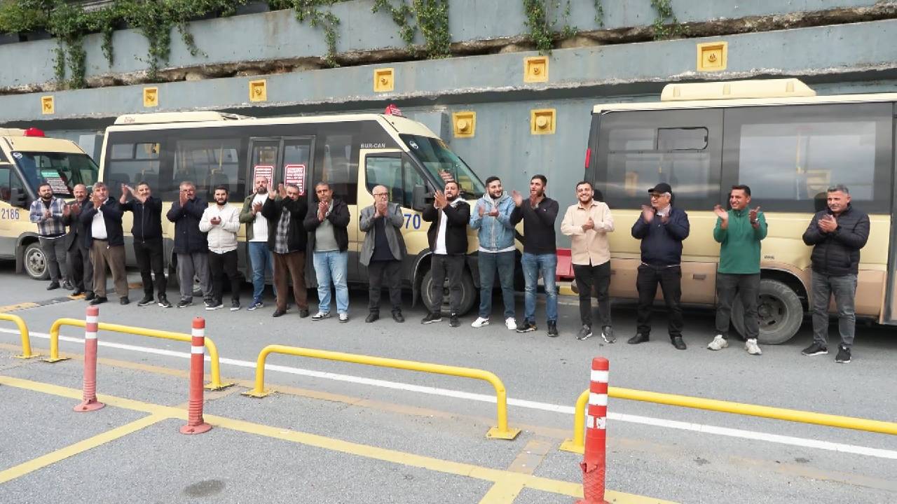 Minibüs şoförleri eylemde: "İstanbul'da yapılan metrolar, raylı sistemlerden araçlarımız mağdur oldu"