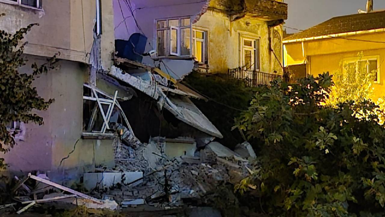 Zonguldak'ta yağış: Bir evin duvarı çöktü