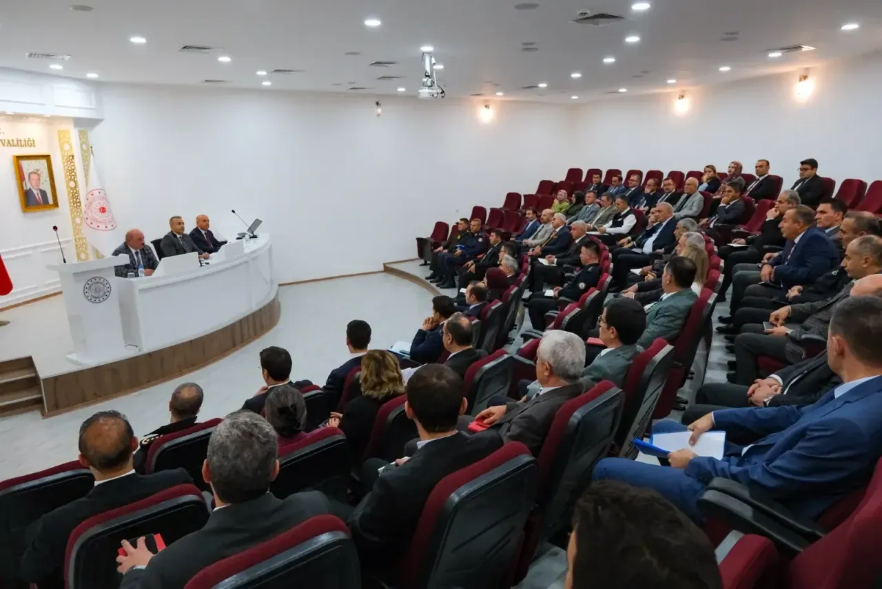 Vali Çiçek’ten Kurum Amirlerine “Vatandaş Odaklı Hizmet” Talimatı