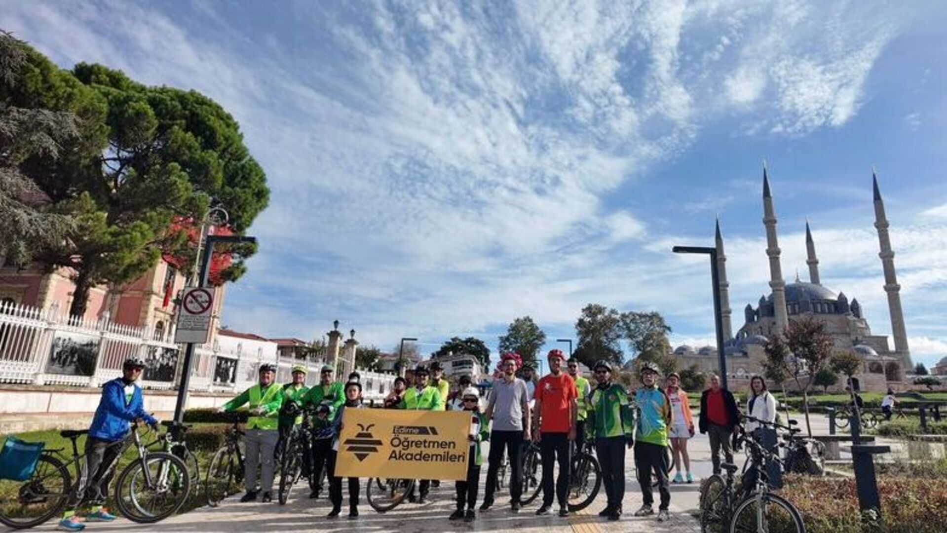 Öğretmenler sağlık için pedal çevirdi