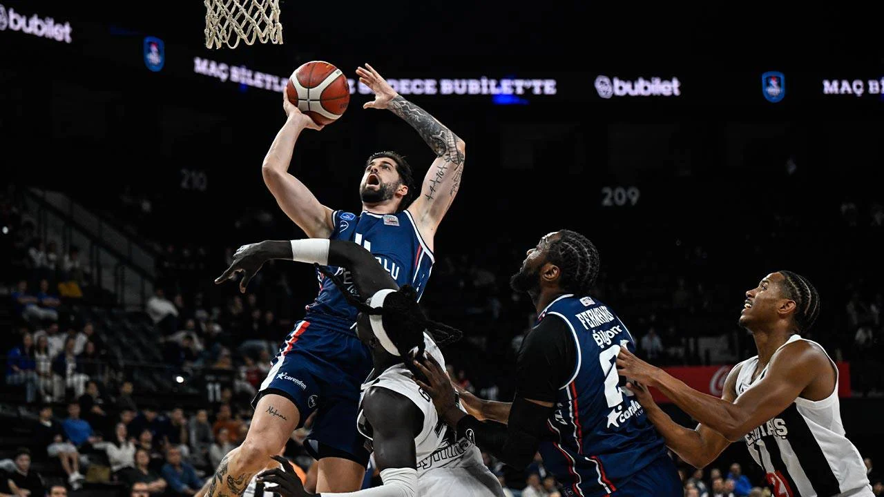 Anadolu Efes, Belgrad’da galibiyet arayacak
