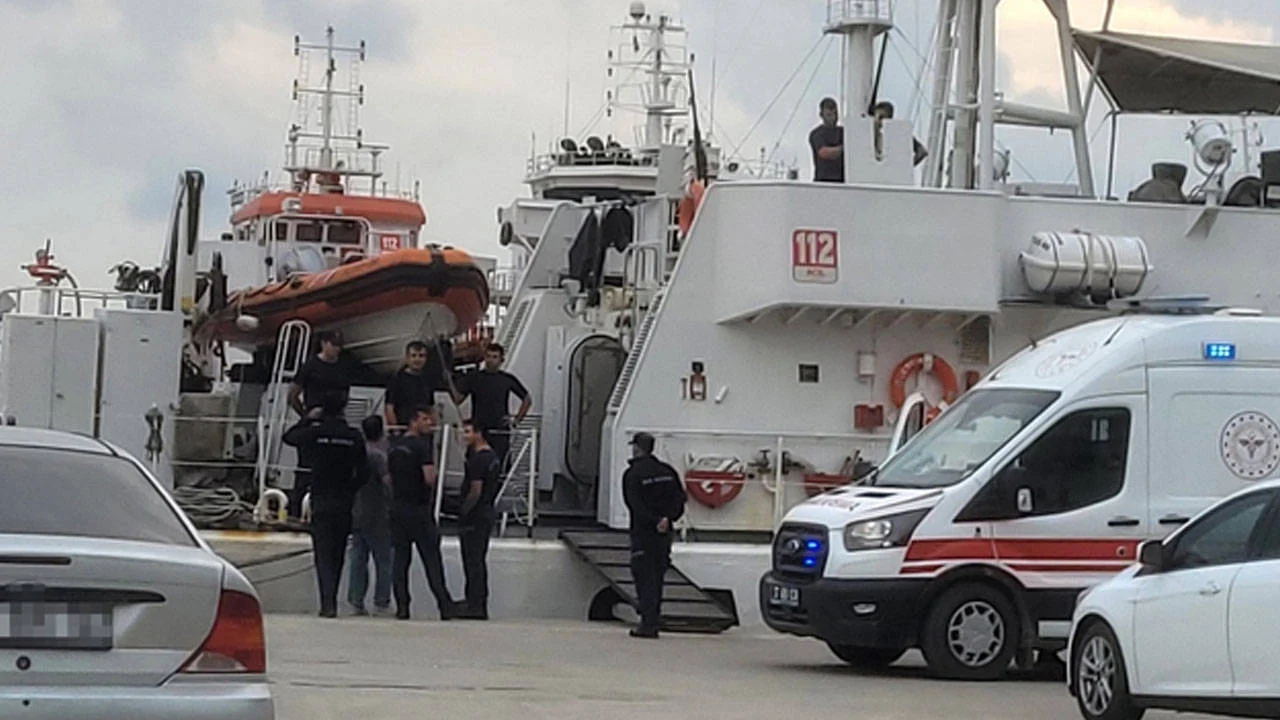Karadeniz'de ticari geminin makine dairesi su aldı: 13 kişi tahliye edildi
