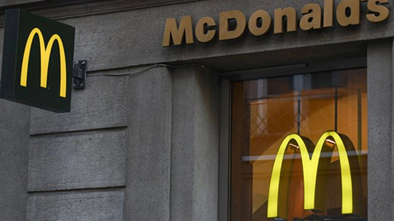 McDonald’s’a yapay zekâ davası: Aynı menüye yüzde 21 fiyat farkı