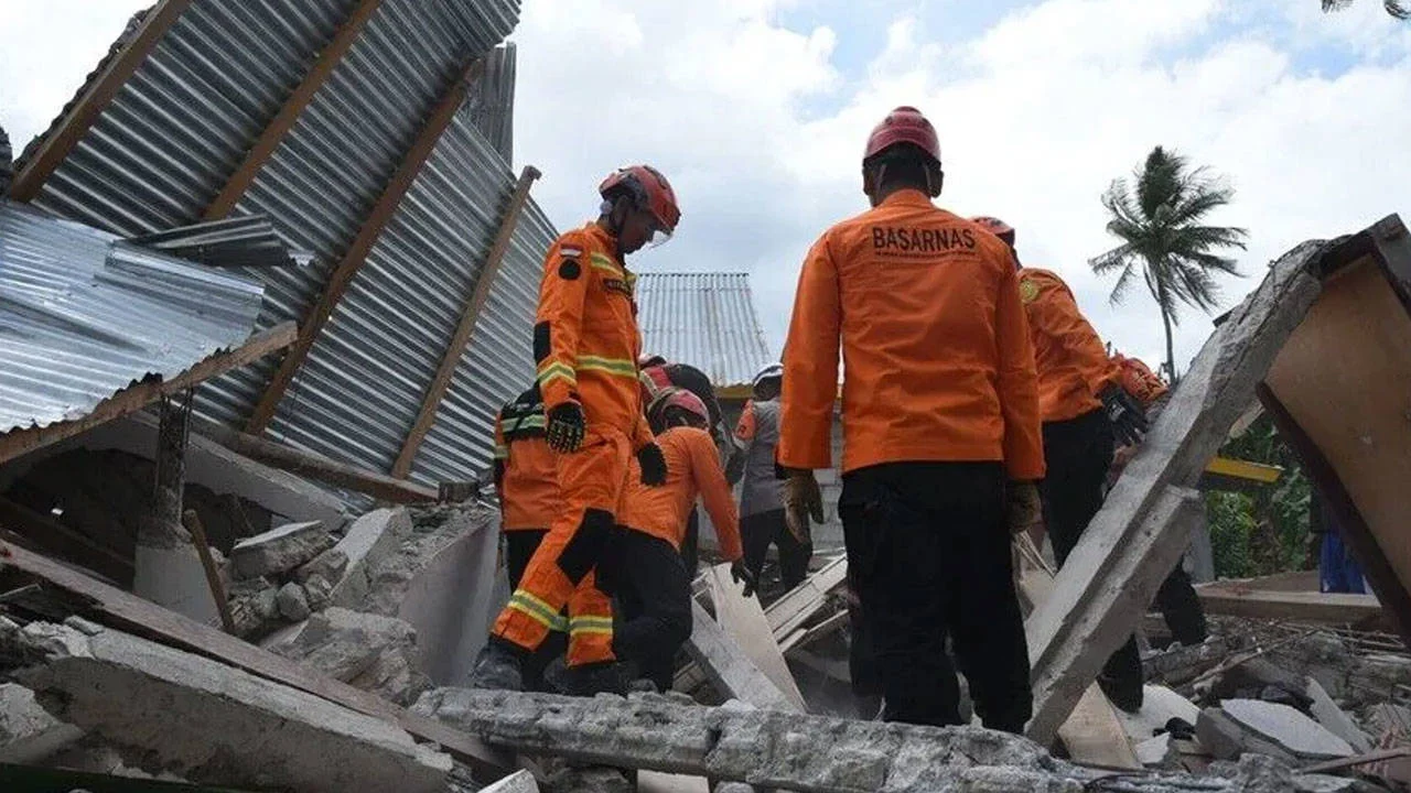 Endonezya'da depremin ağır bilançosu: Can kaybı 103'e yükseldi
