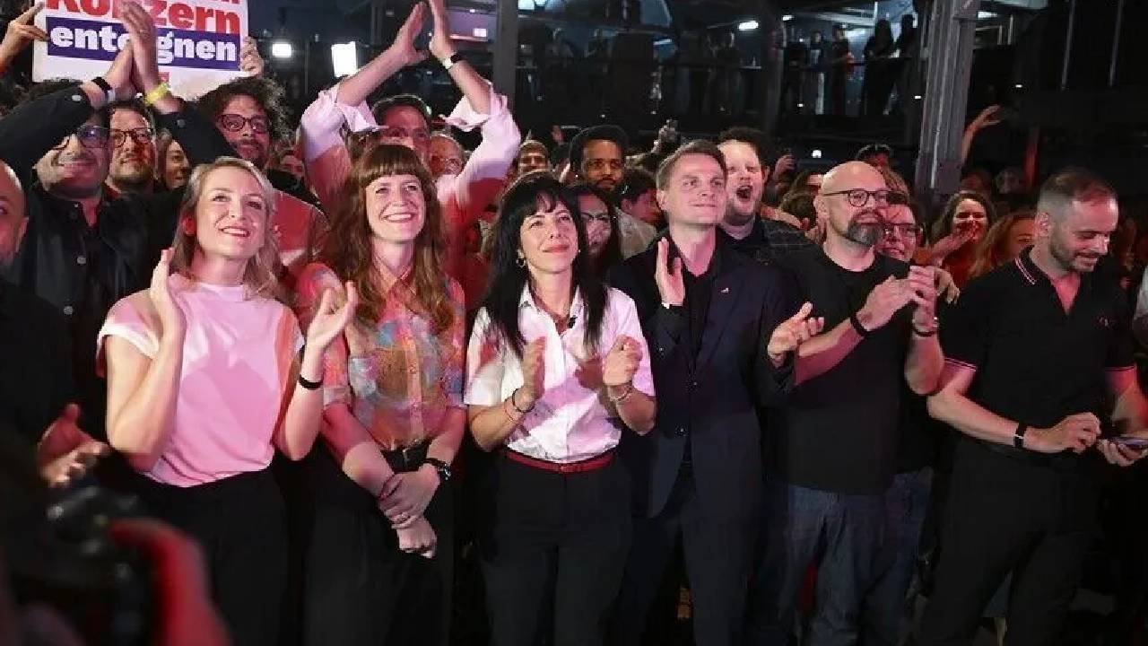 Merz, Yeşiller ve Sosyal Demokrat Parti'ye, Sol Parti ile hükümet kurma görüşmelerini sonlandırın demişti: Yeşille ve SPD askıya alındığını duyurdu