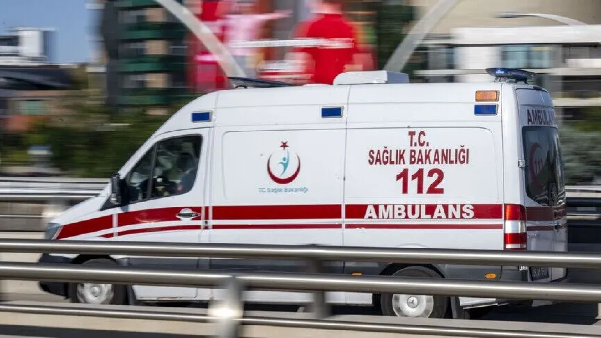 Ambulansın vakaya ulaşım süresini yanlış park uzatıyor