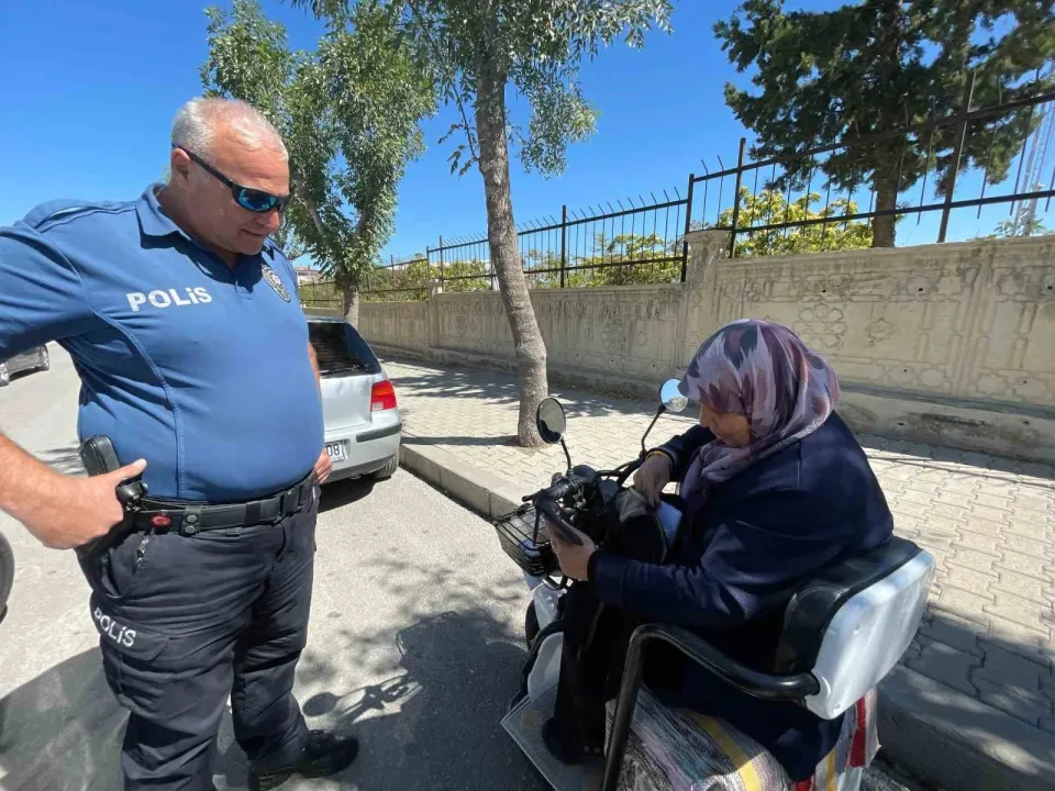 Karaman’da Yaşlı Kadının Çay Israrı Gülümsetti