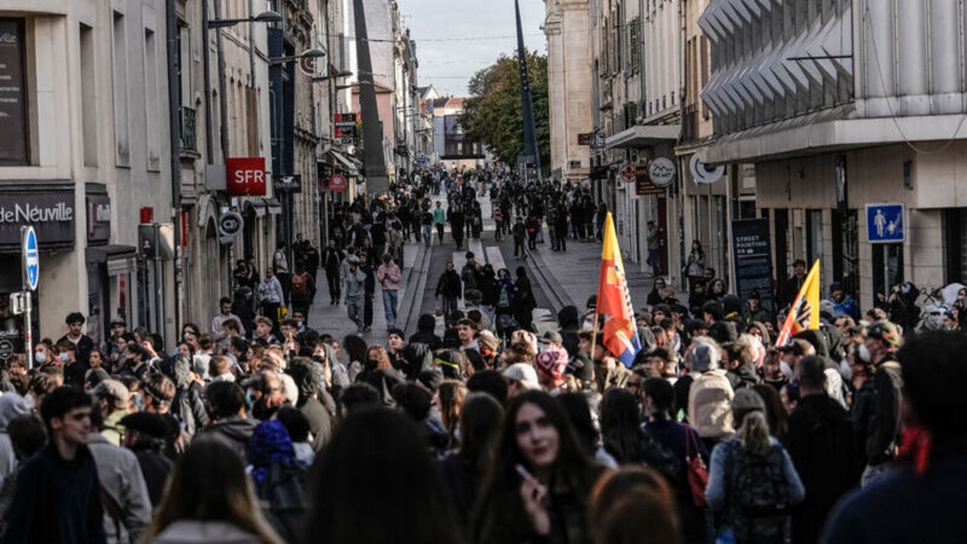 Fransa'da lise protestoları devam ediyor