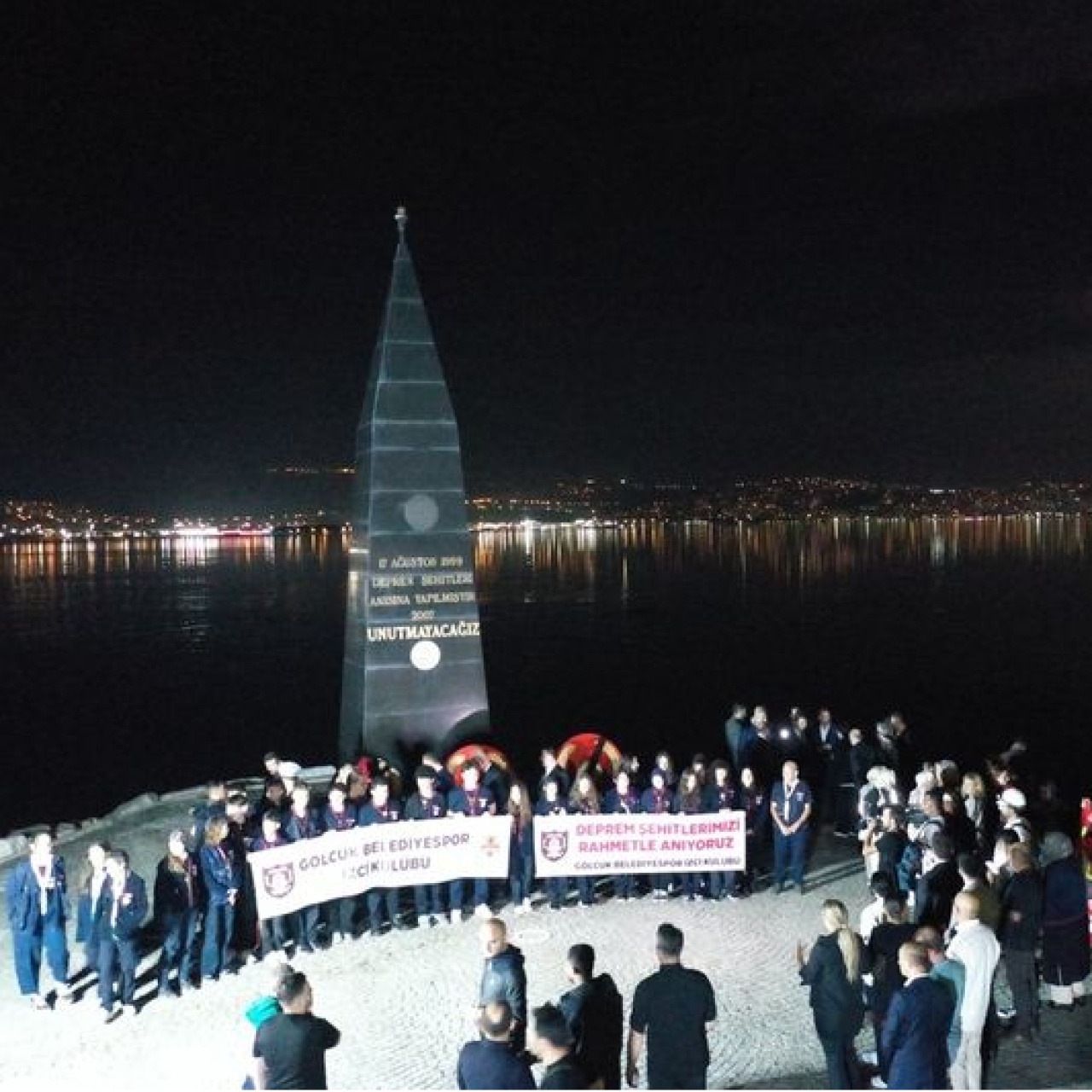 Marmara Depremi'nde hayatını kaybedenler anıldı