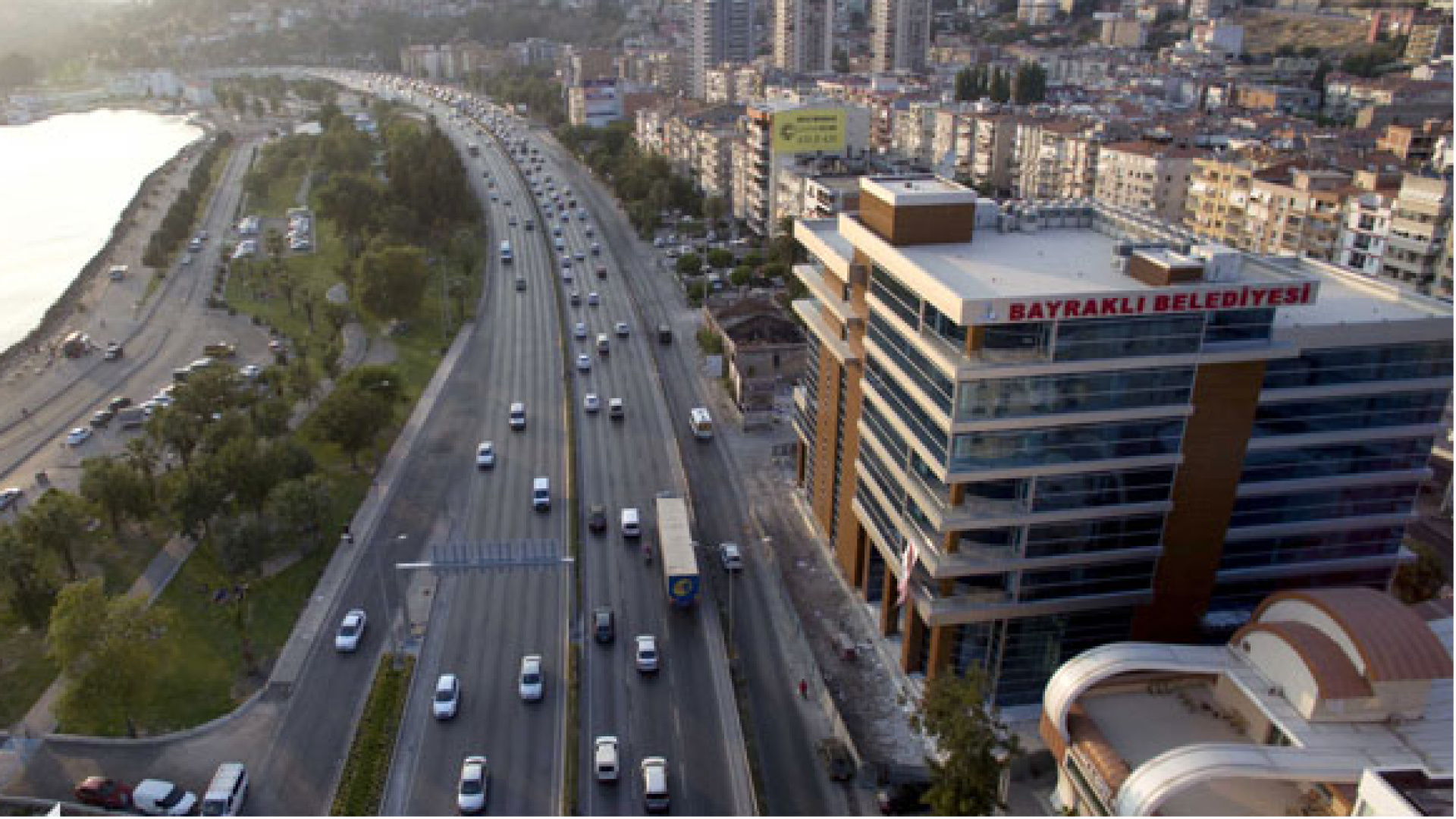 İzmir'de Bayraklı Belediyesi'ne operasyon: 45 gözaltı
