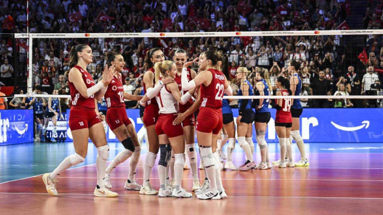 A Milli Kadın Voleybol Takımı, Azerbaycan'ı rahat geçti: Çeyrek finale yükseldiler