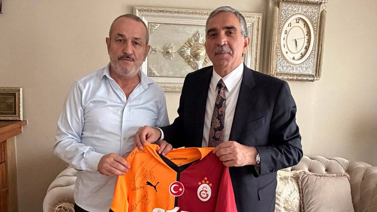 MHP'den ev hapsindeki UltrAslan lideri Sebahattin Şirin'e ziyaret