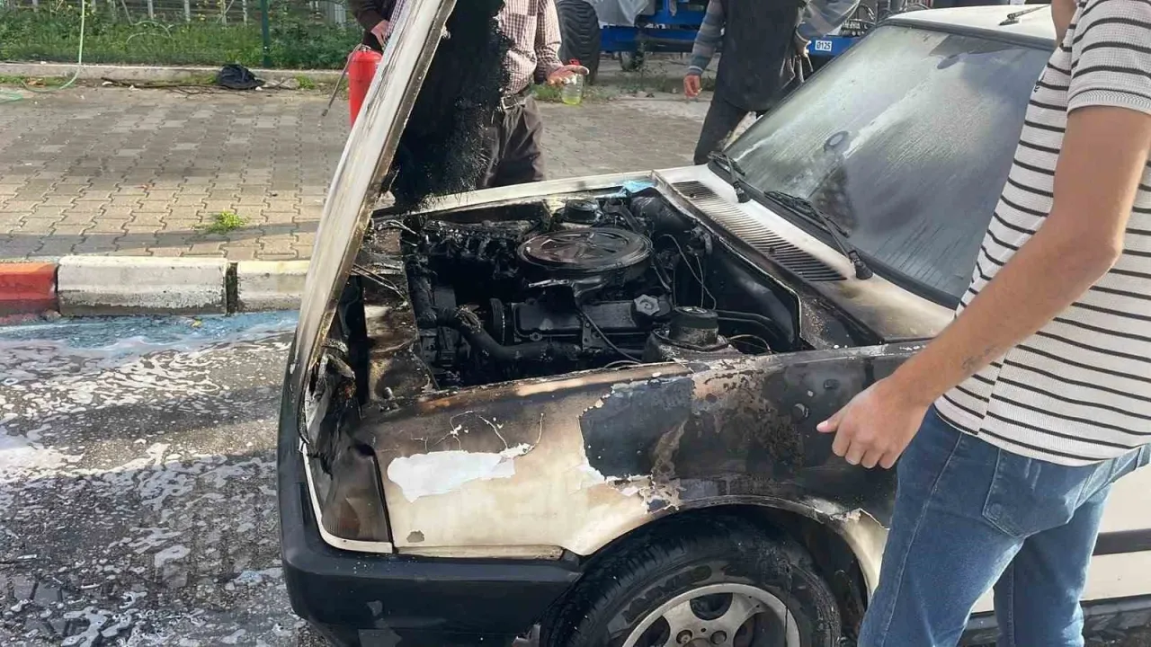 Karaman’da seyir halindeki otomobil alev aldı