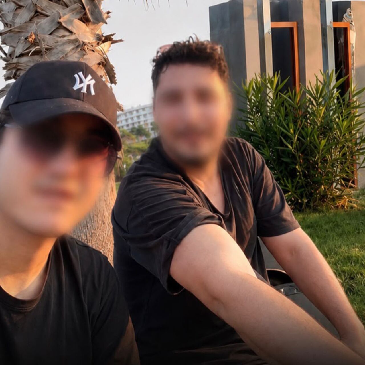 Tesettürlü kadınlara hakaret ettiler