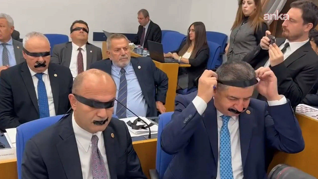 Halk TV'ye kayyum atandı: YENİ Partili vekillerden siyah bantlı protesto