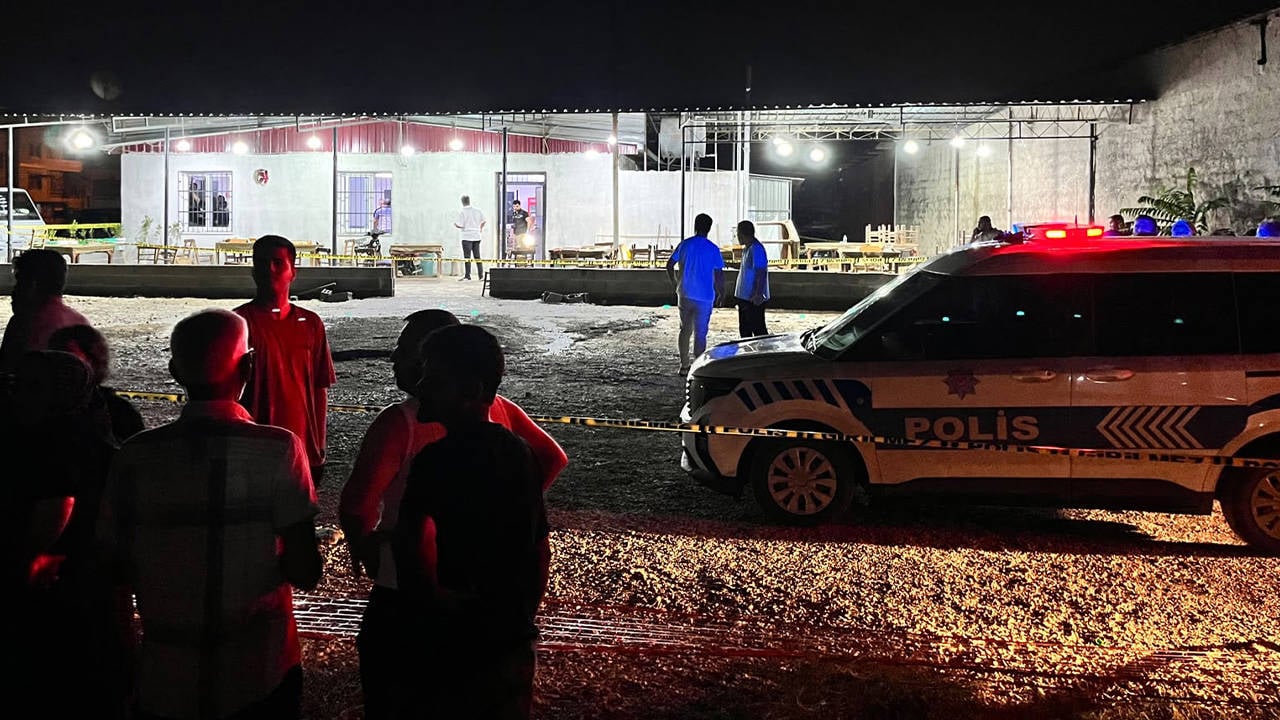 Mersin'de kahvehaneye silahlı saldırı: 1 kişi öldü, 4 kişi yaralandı