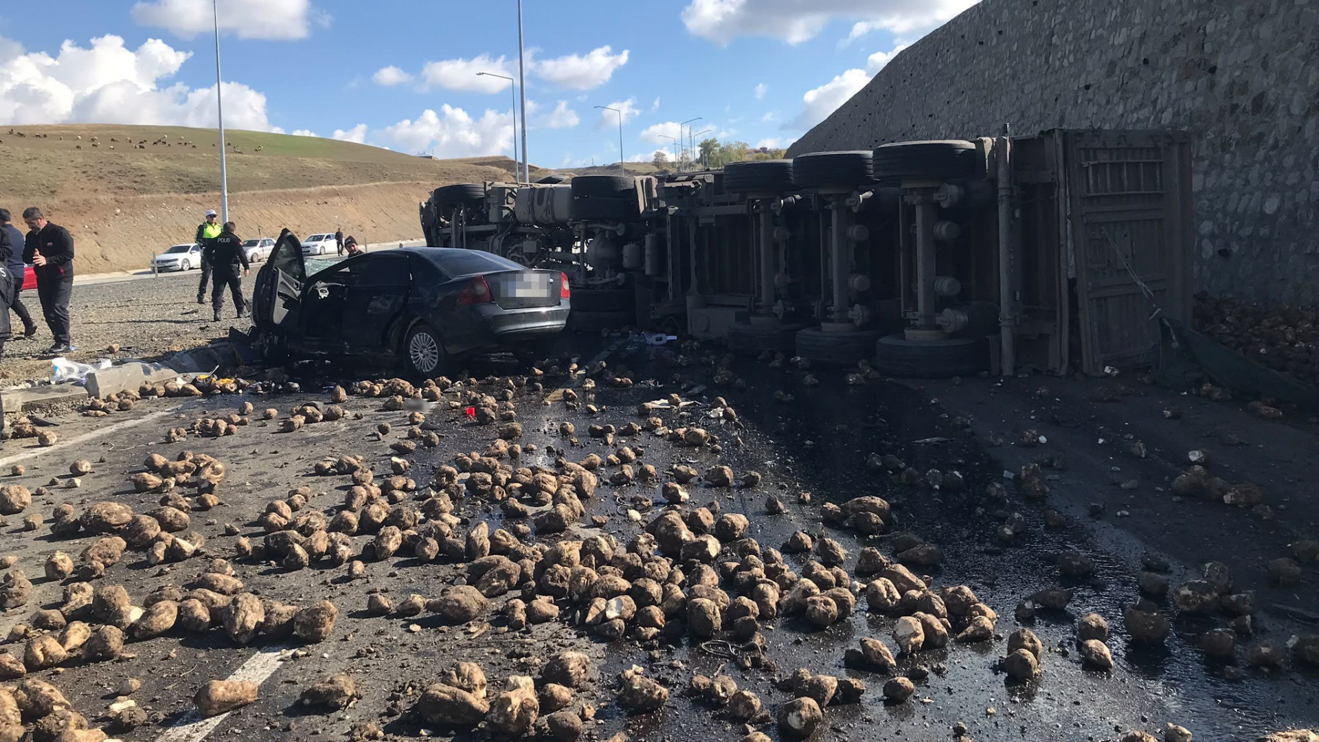 TIR ve otomobil çarpıştı! Feci kazada 4 kişi öldü!