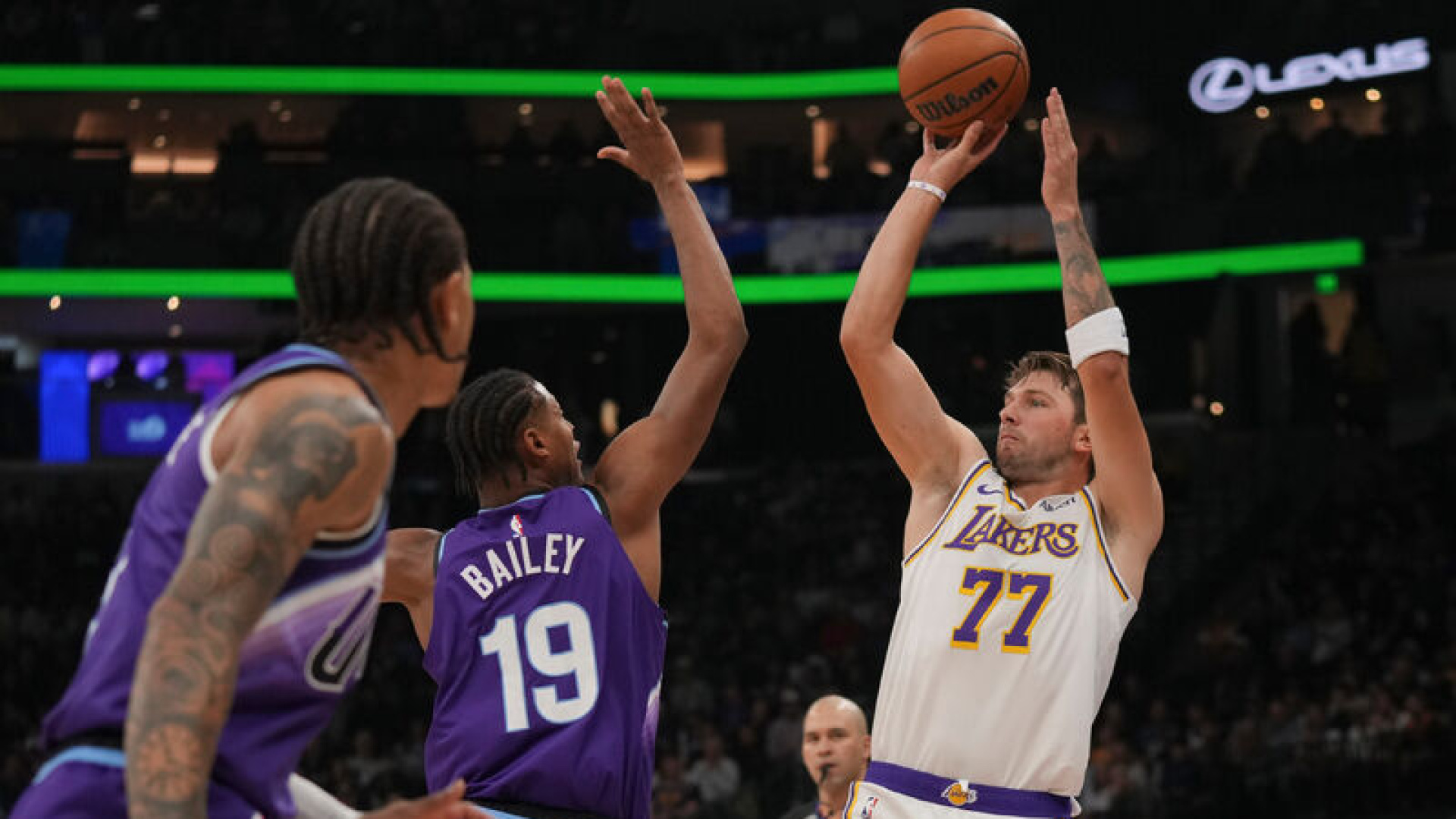 Doncic'in 52 sayı attığı maçta Lakers kazandı!