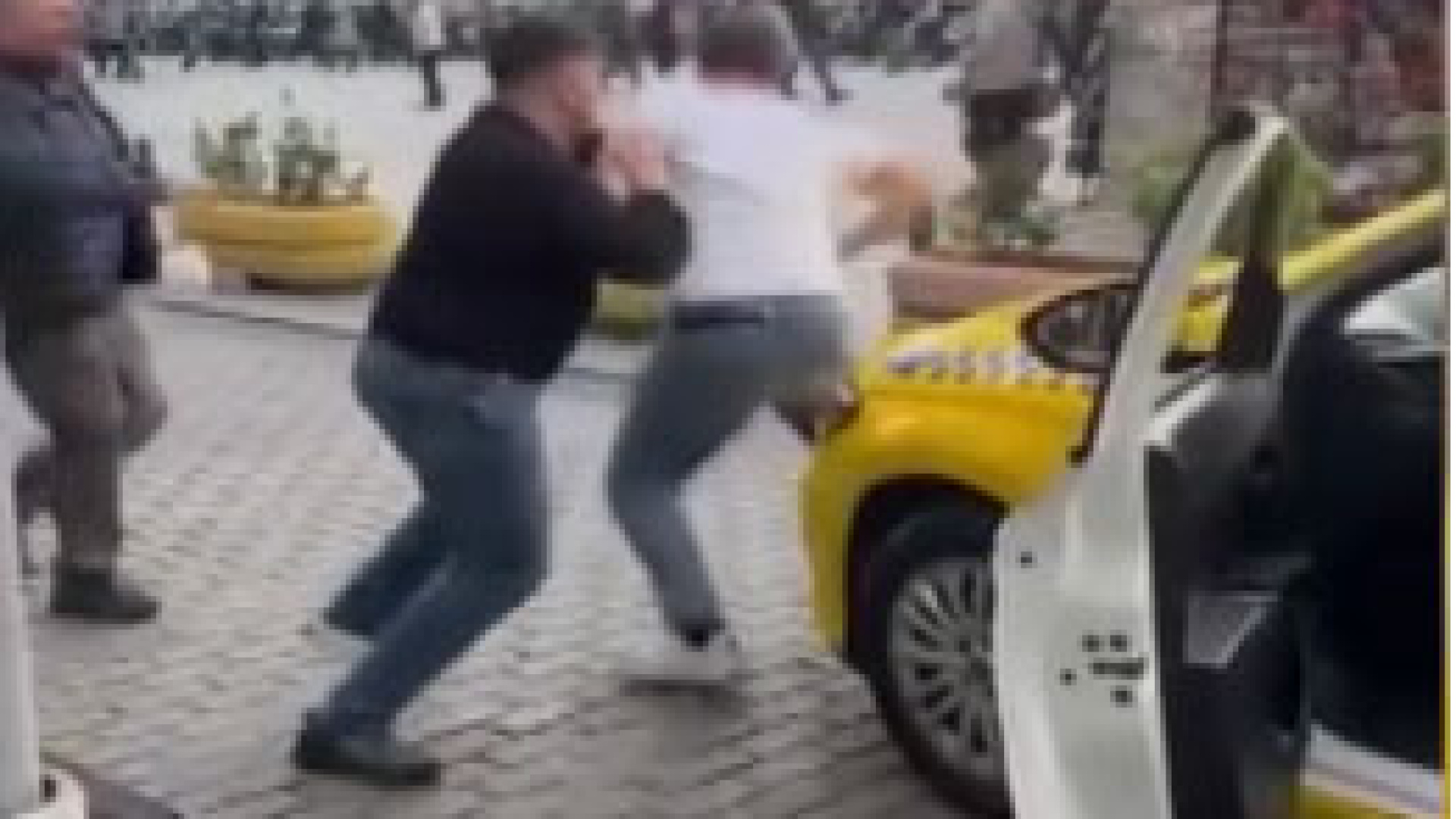 Taksiciler yolu ringe çevirdi
