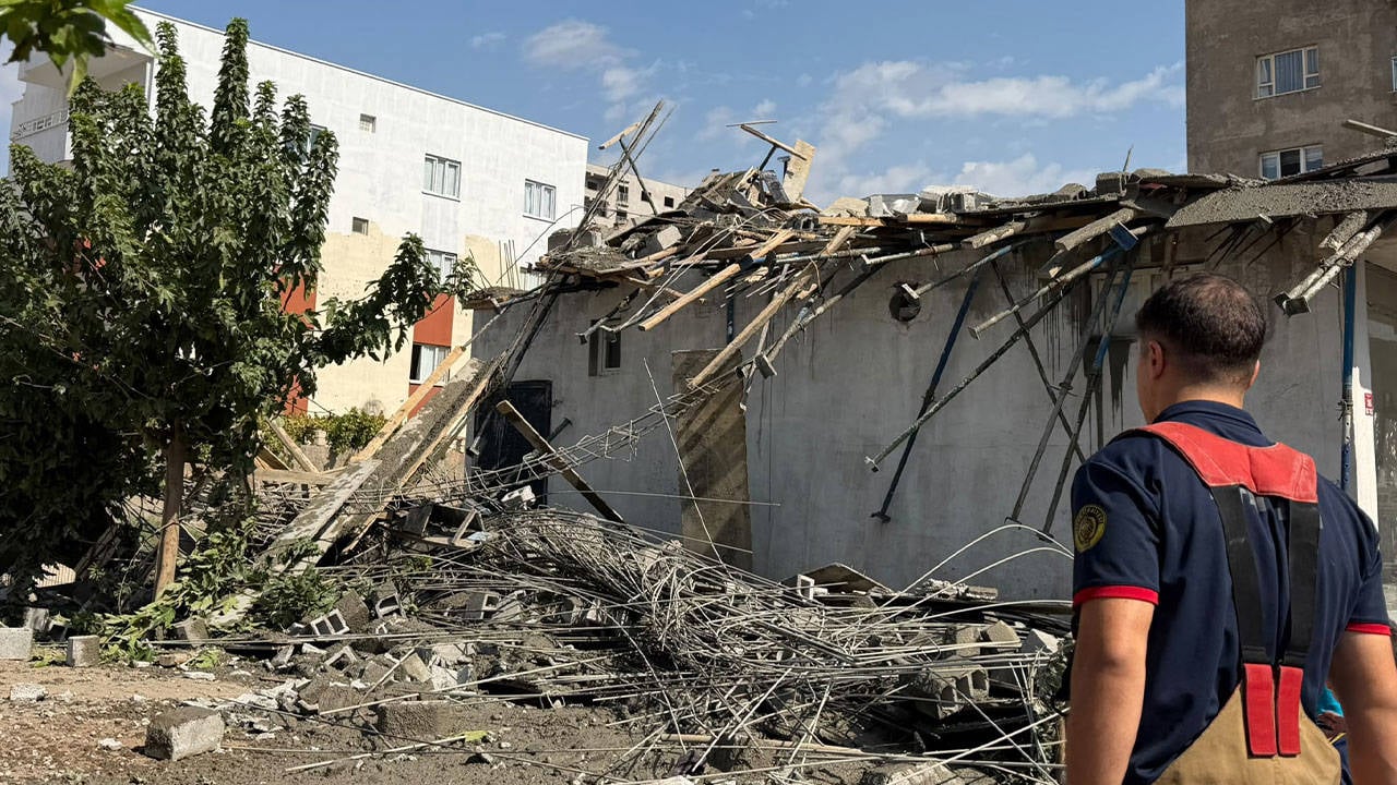 Şırnak'ta beton dökümü sırasında inşaat çöktü: 5 yaralı
