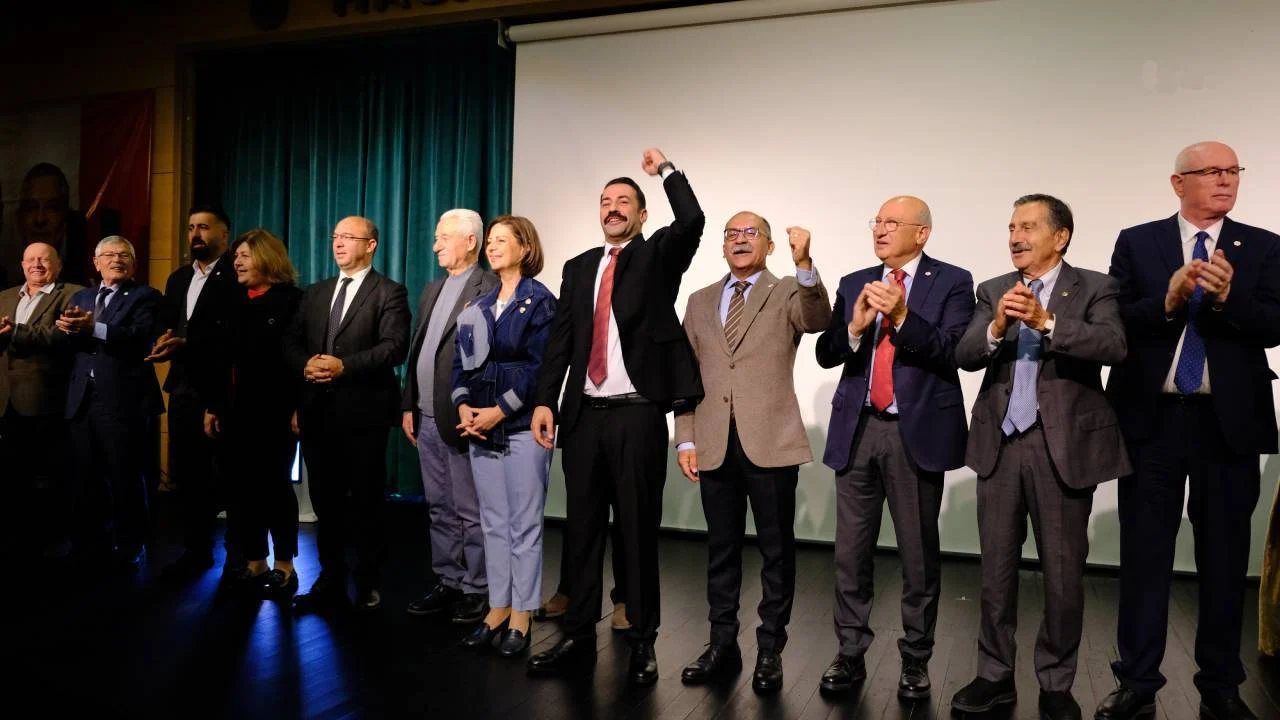 YENİ Partili Çakırözer partisinin Eskişehir ön seçiminde konuştu: "Gazetecileri cezaevine atarak Türkiye’nin sorunlarını çözemeyiz"