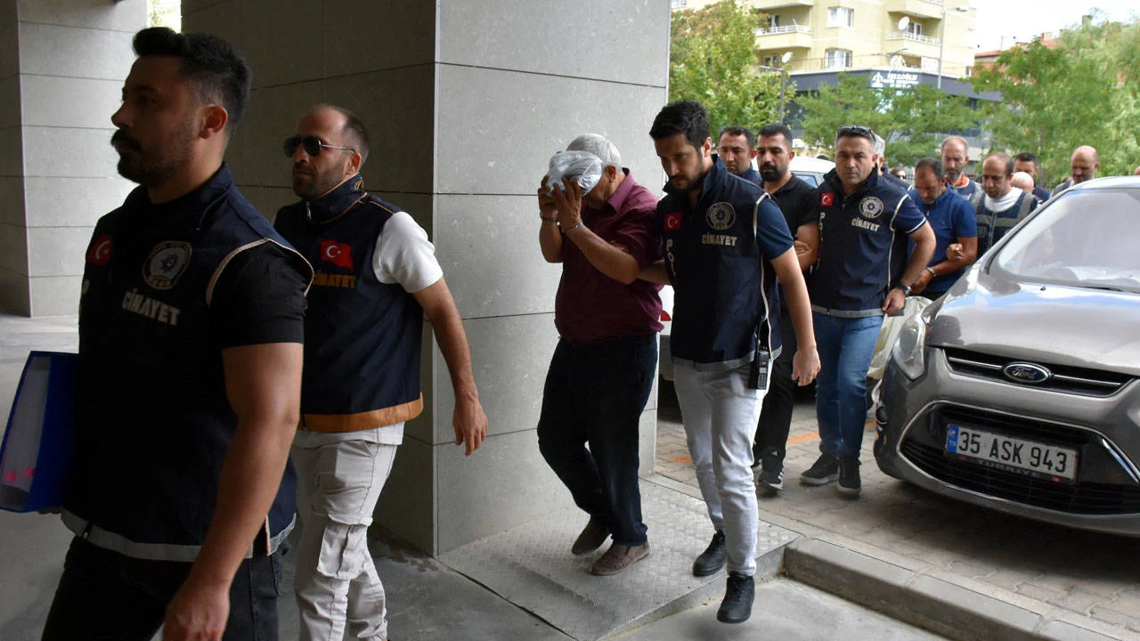 Cesedi 12 yıl sonra dondurucuda bulunmuştu: 17 kişi adliyede