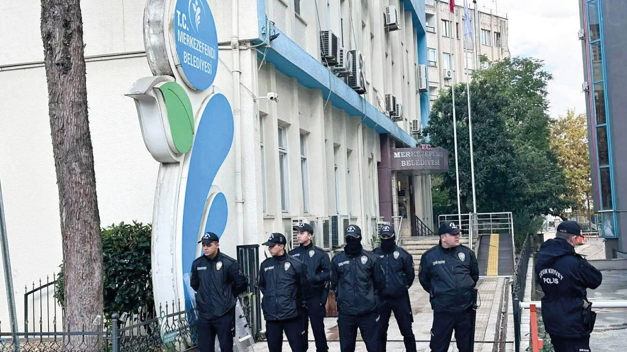 Merkezefendi Belediyesi'ne soruşturma: Belediye Başkanı dahil 5 kişi tutuklandı