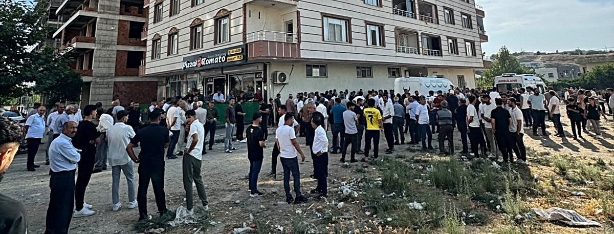 Eşi ve 2 çocuğunu öldürüp, intihar etti