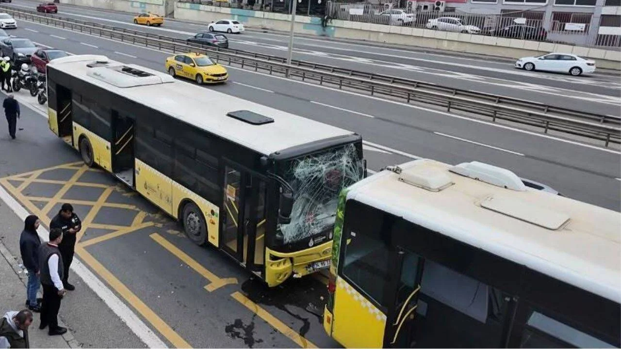 Üsküdar'da 2 İETT otobüsü çarpıştı: 4 yolcu yaralı