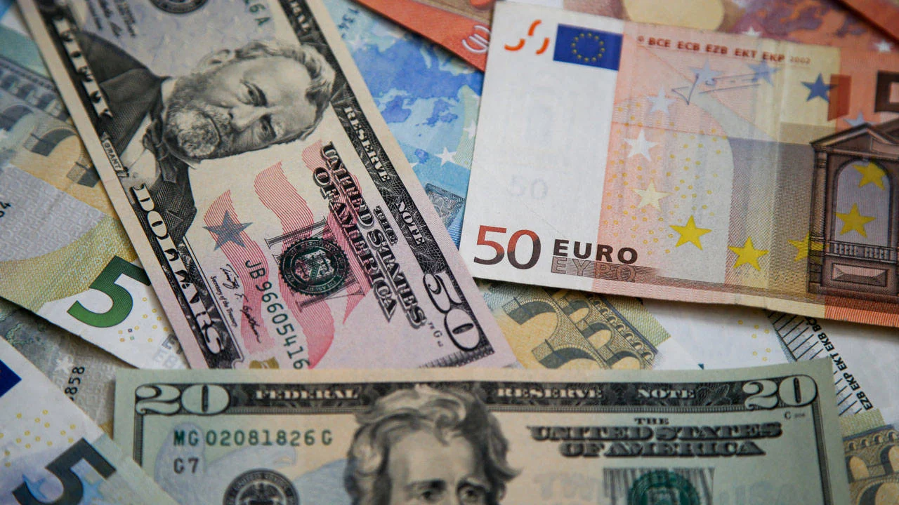 Euro, dolar karşısında son 3 ayın en düşük seviyesinde