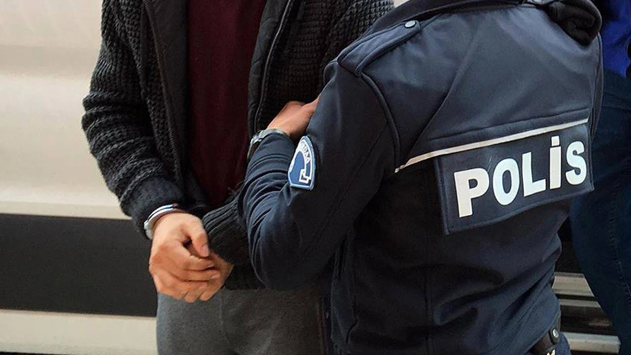 16'sı kırmızı bültenle aranan 60 suçlu Türkiye'ye getirildi