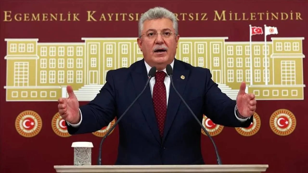 Muhalefet "fon krizi için araştırma komisyonu kurulsun" dedi, AKP'li Akbaşoğlu "lekelenmeye seyirci kalmayacağız" cevabını verdi