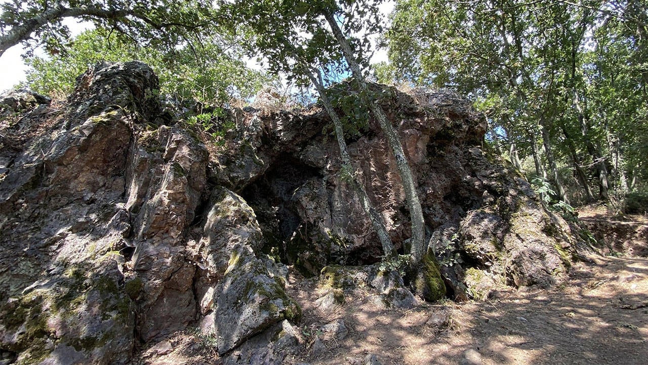 Çanakkale'de 130 metre uzunluğa ve 30 metre genişliğe sahip çakmak taşı kütlesi tespit edildi