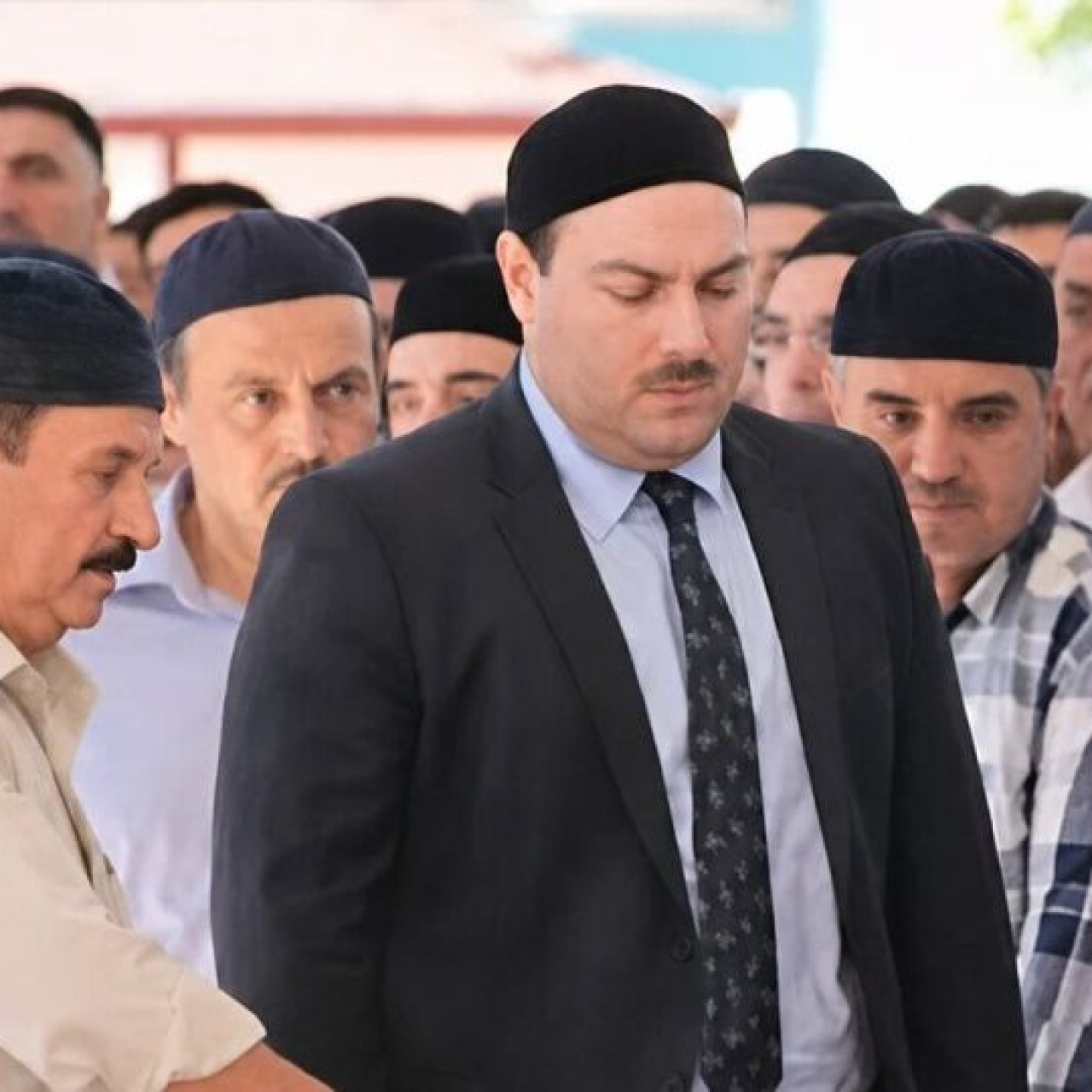 Kuriş başkalarının hatlarını kullanmış
