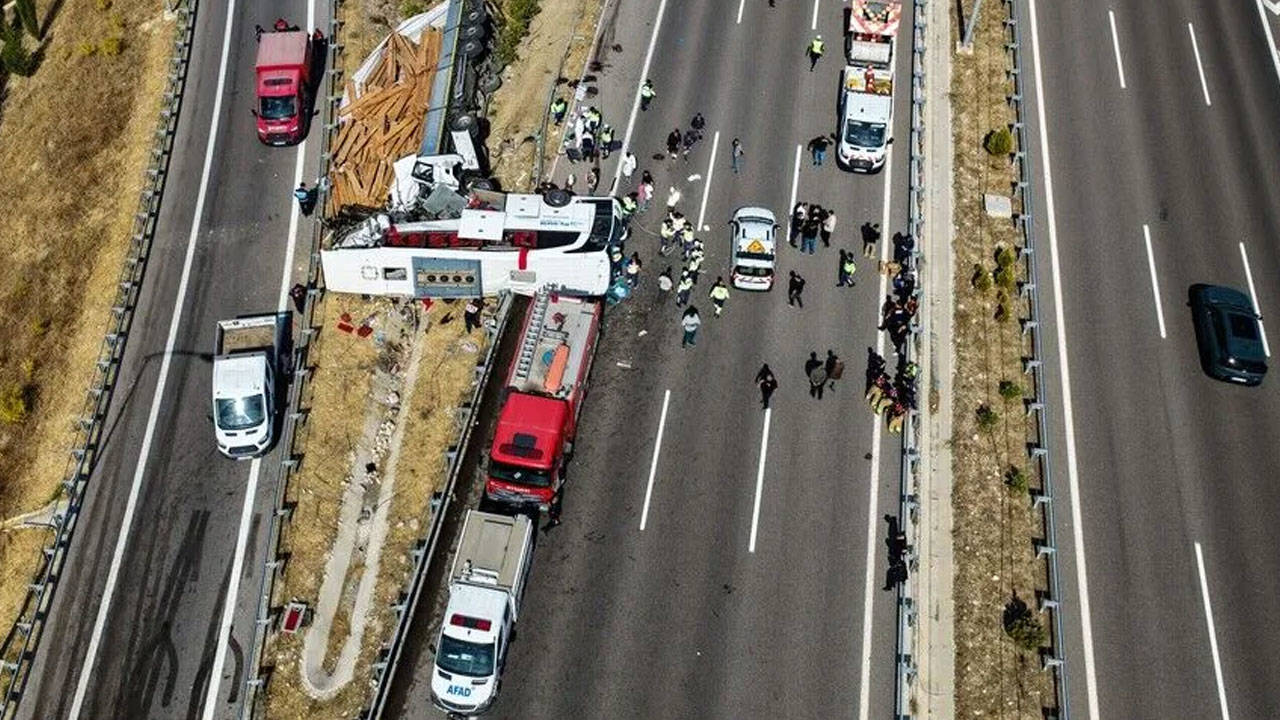 Manisa'da 11 kişinin öldüğü kaza: Yaralanan 5 kişi Bursa'ya sevk edildi
