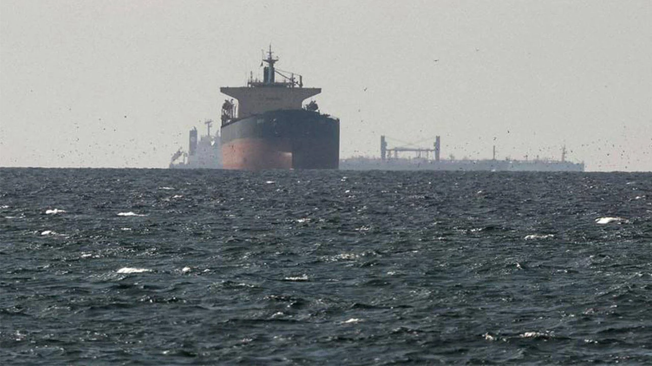 İngiltere Deniz Ticaret Operasyonları: Hürmüz Boğazı'nda iki konteyner gemisi vuruldu