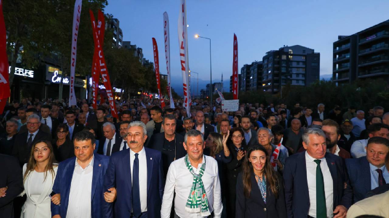 YENİ Parti Lideri Özgür Özel'den Livaneli'nin ricasına yanıt: "YENİ Parti'ye, yeni umuda, iktidara merhaba"