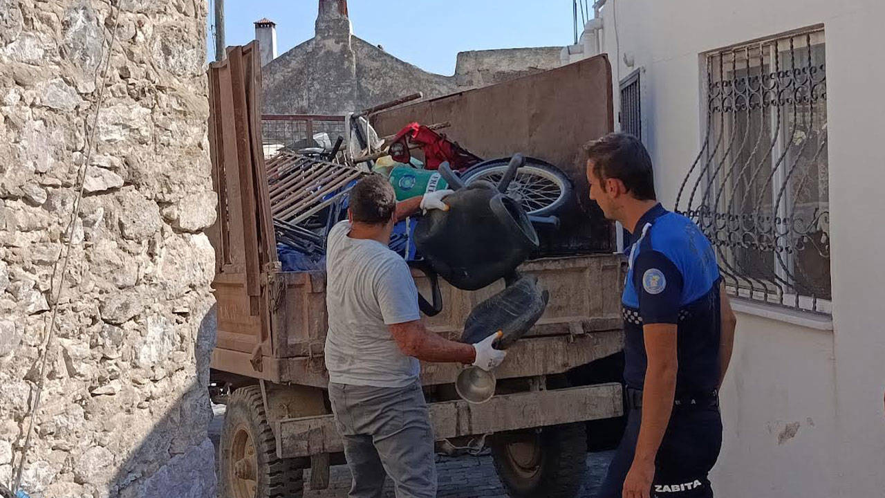 Datça Karaköy’de çöp ev temizlendi