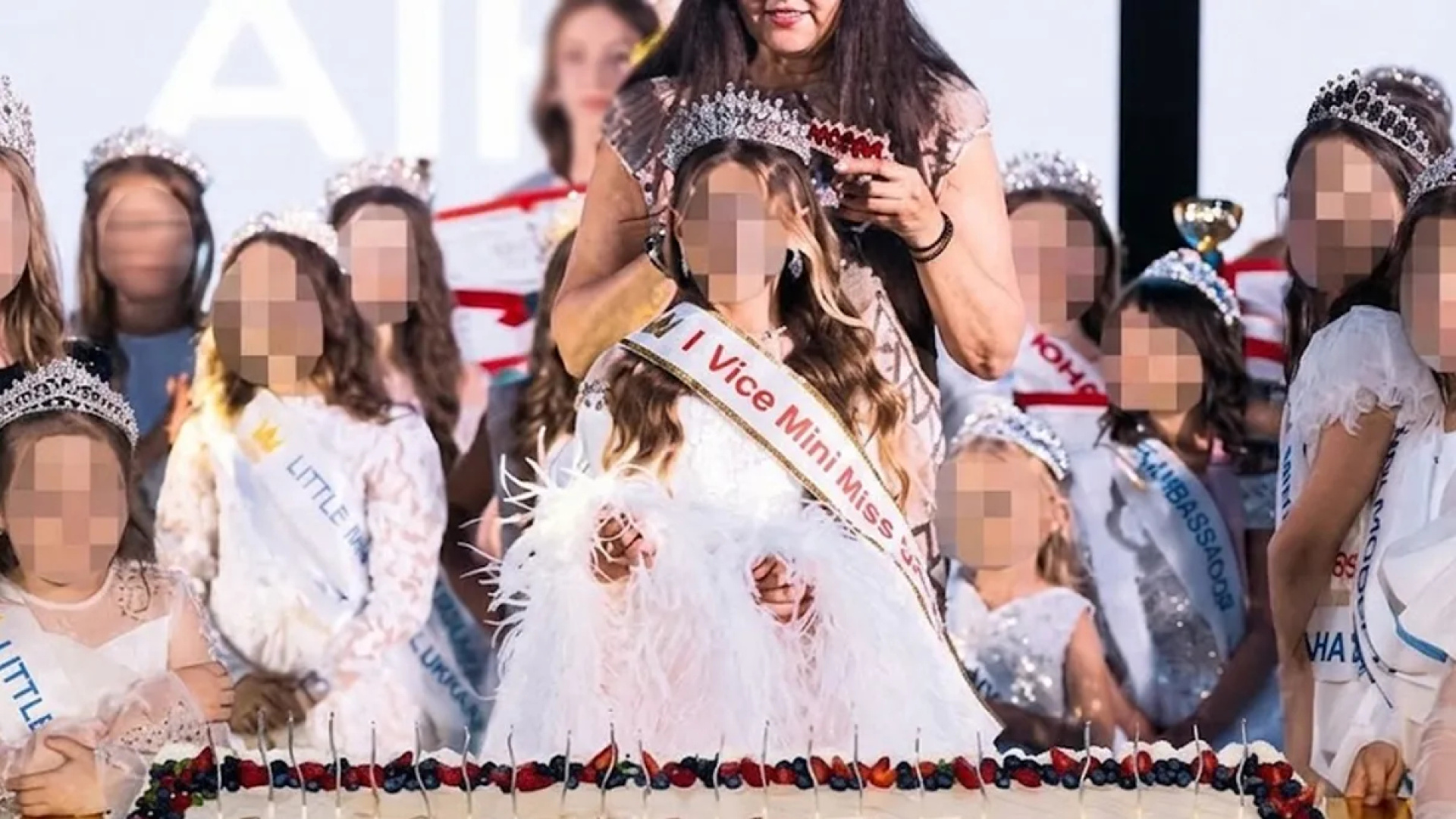 Çocuk güzellik yarışması hakkında suç duyurusu