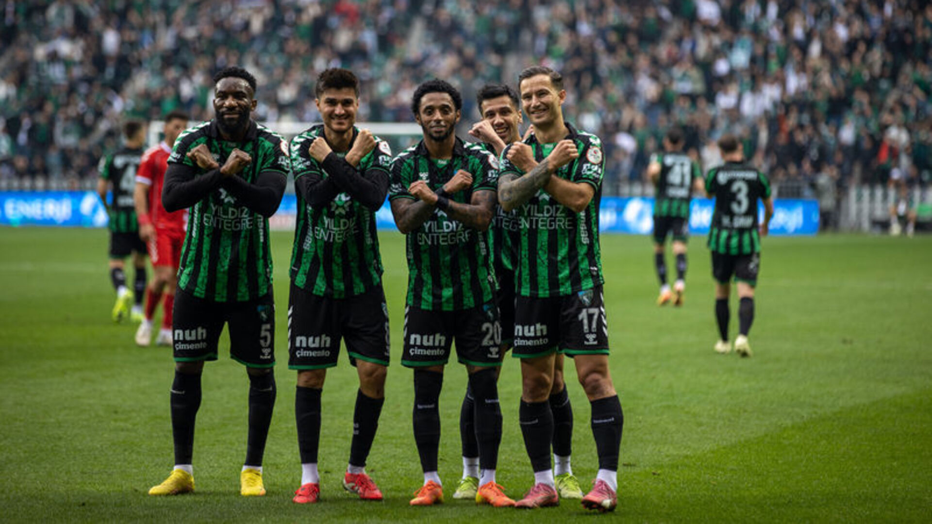 Şampiyon Kocaelispor, evinde 4 attı!