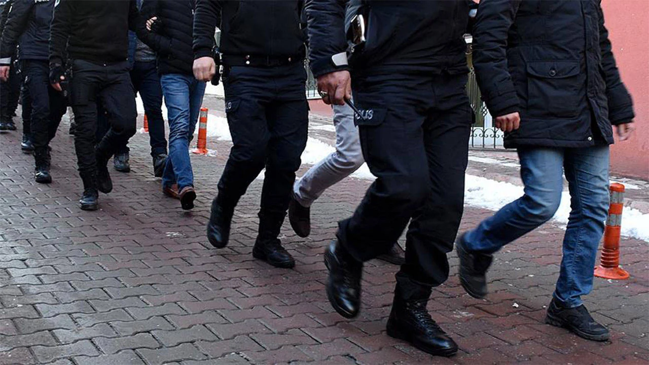 İstanbul merkezli 3 ilde FETÖ operasyonu: 15 gözaltı